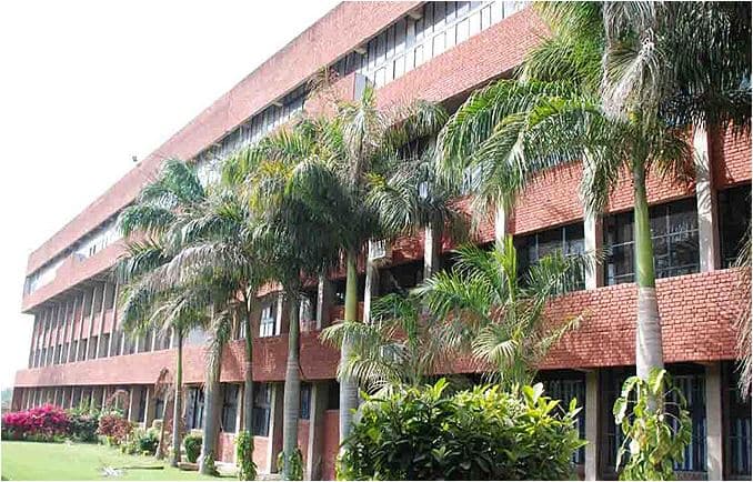 PG Government College for Girls Chandigarh Academic Building photo 4